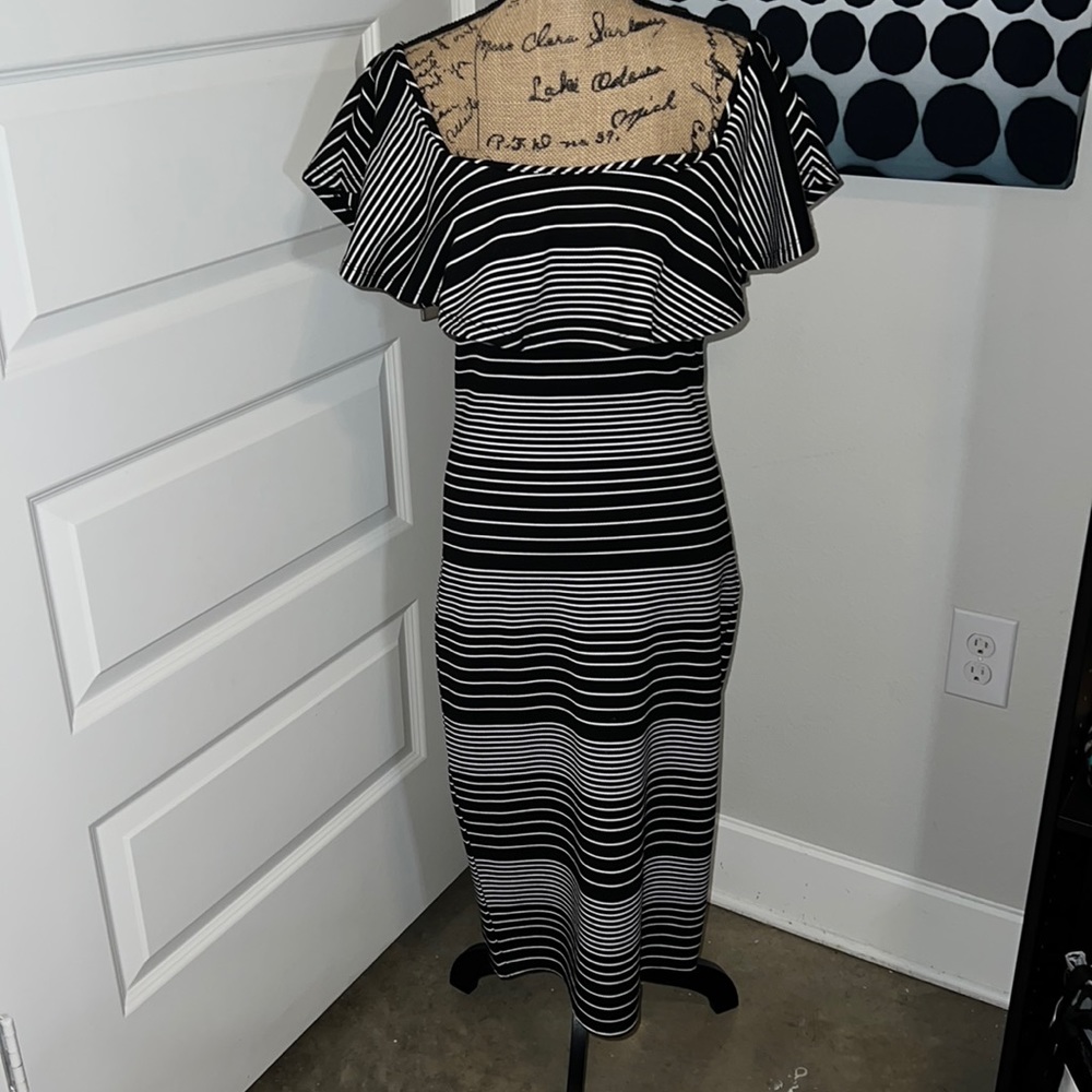 Romeo & Juliet Couture Dress Size Medium